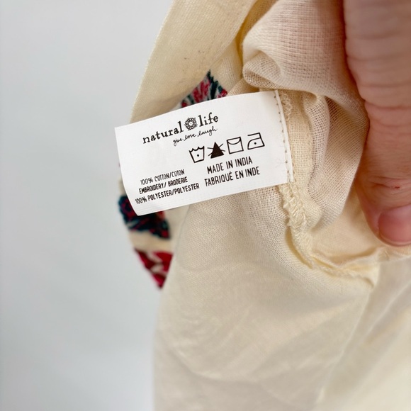 Natural Life Cropped Embroidered Cotton Top Large New - Picture 2 of 7